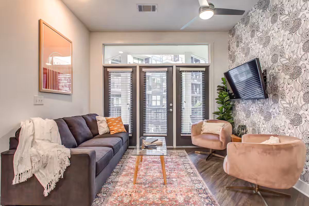 Heart of Nashville - Walk 2 Broadway w Pool and Gym (Burnham 324)