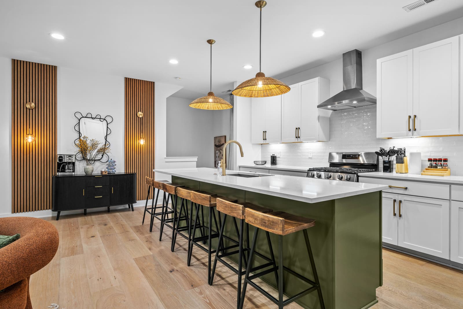 Juniper & Jukebox - Movie Room, Rooftop, w/ 5 BRs (1006 Kirkland)