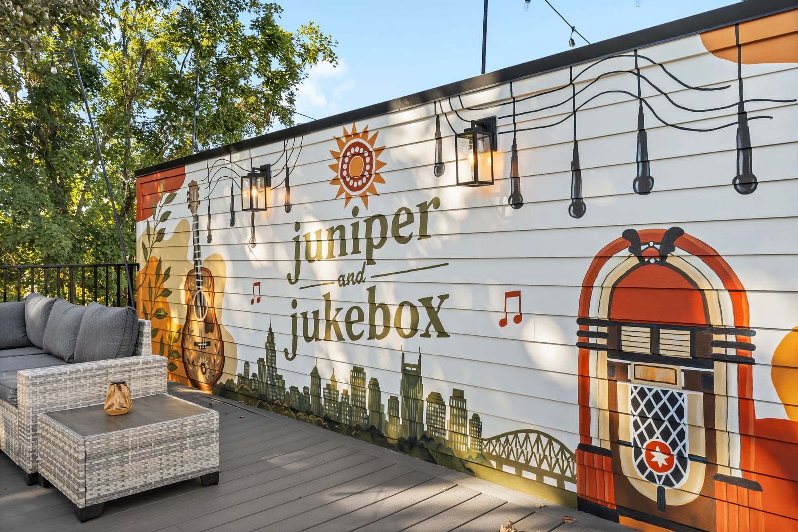 Juniper & Jukebox - Movie Room, Rooftop, w/ 5 BRs (1006 Kirkland)