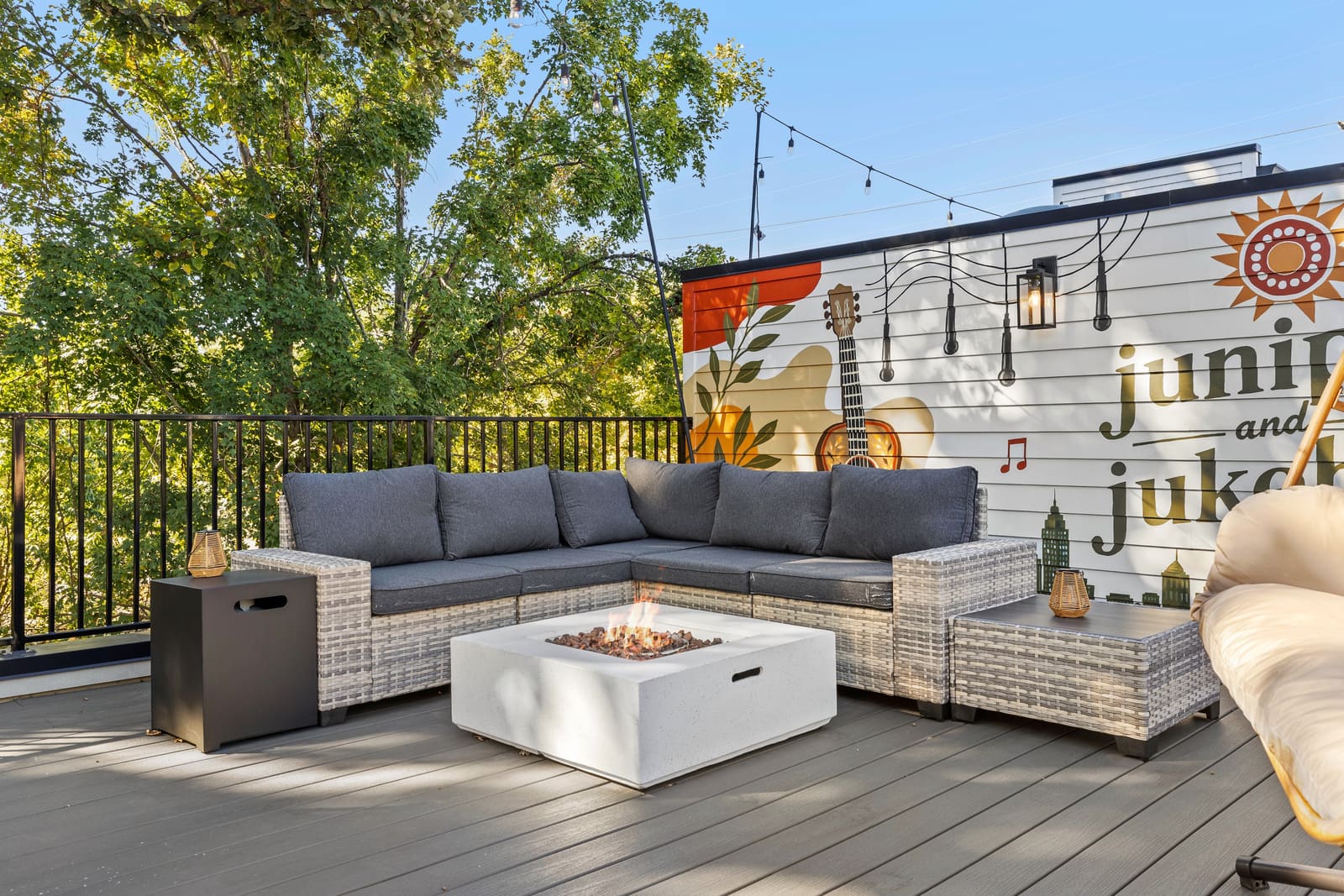 Juniper & Jukebox - Movie Room, Rooftop, w/ 5 BRs (1006 Kirkland)