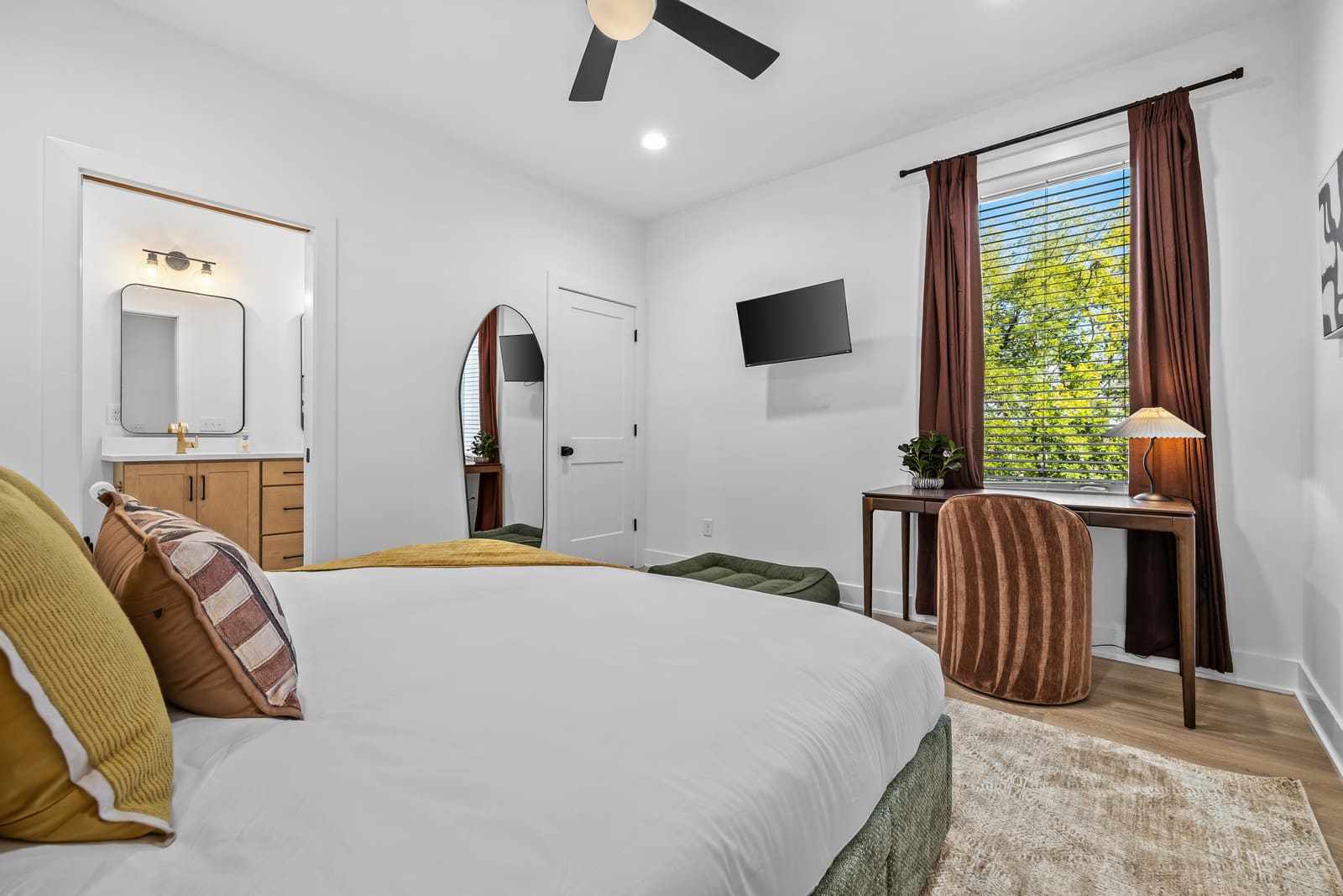 Juniper & Jukebox - Movie Room, Rooftop, w/ 5 BRs (1006 Kirkland)