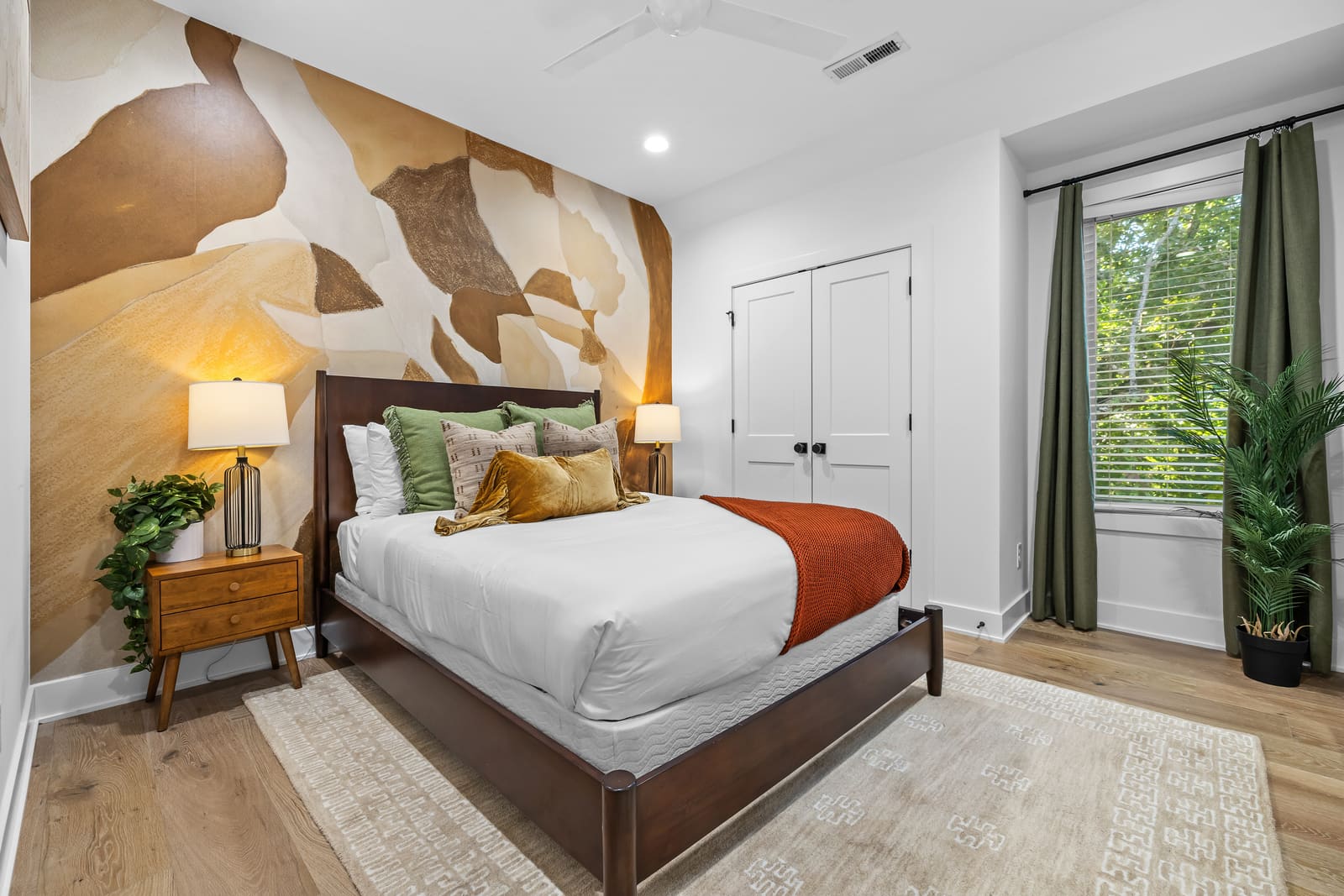 Juniper & Jukebox - Movie Room, Rooftop, w/ 5 BRs (1006 Kirkland)