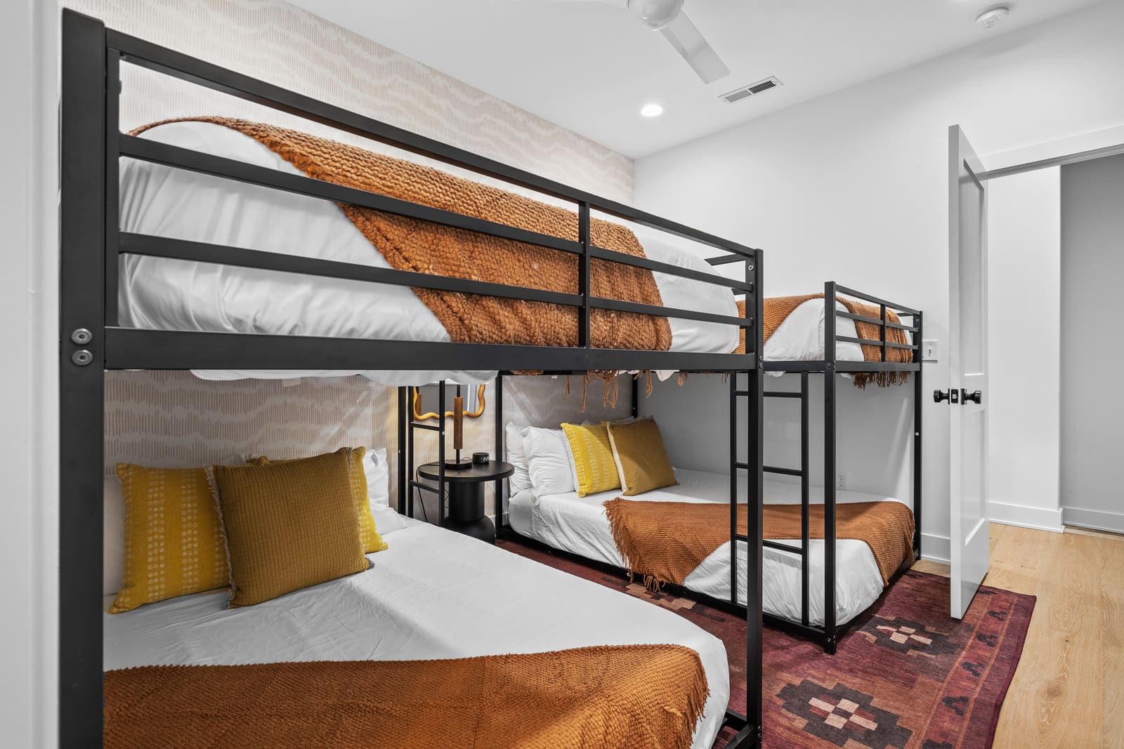 Juniper & Jukebox - Movie Room, Rooftop, w/ 5 BRs (1006 Kirkland)