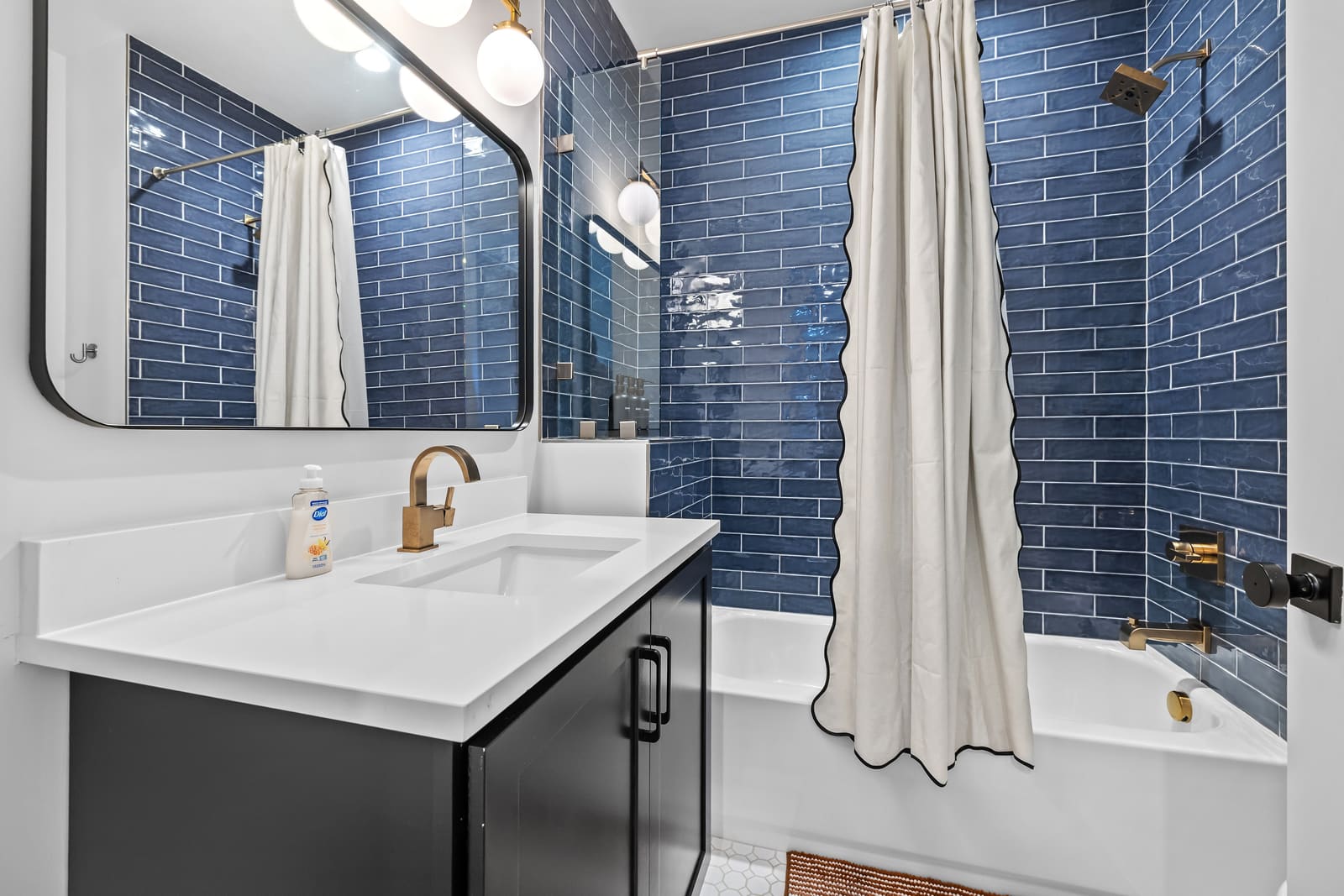 Juniper & Jukebox - Movie Room, Rooftop, w/ 5 BRs (1006 Kirkland)