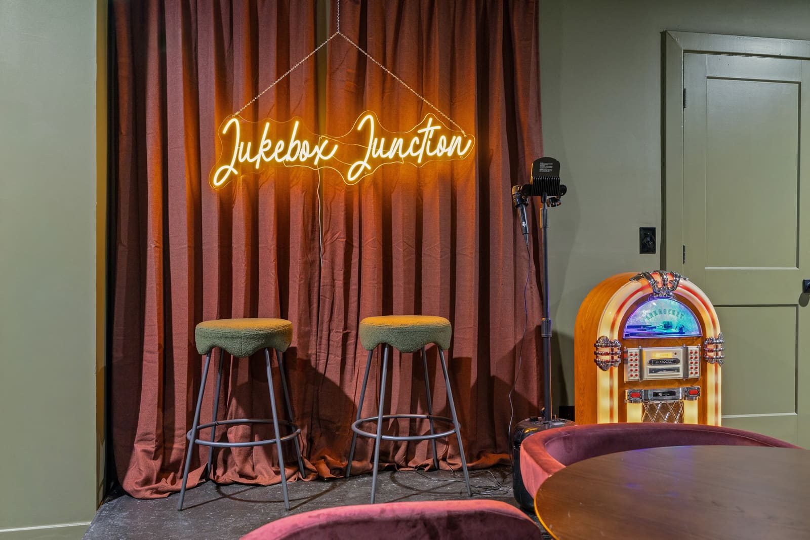 Juniper & Jukebox - Movie Room, Rooftop, w/ 5 BRs (1006 Kirkland)