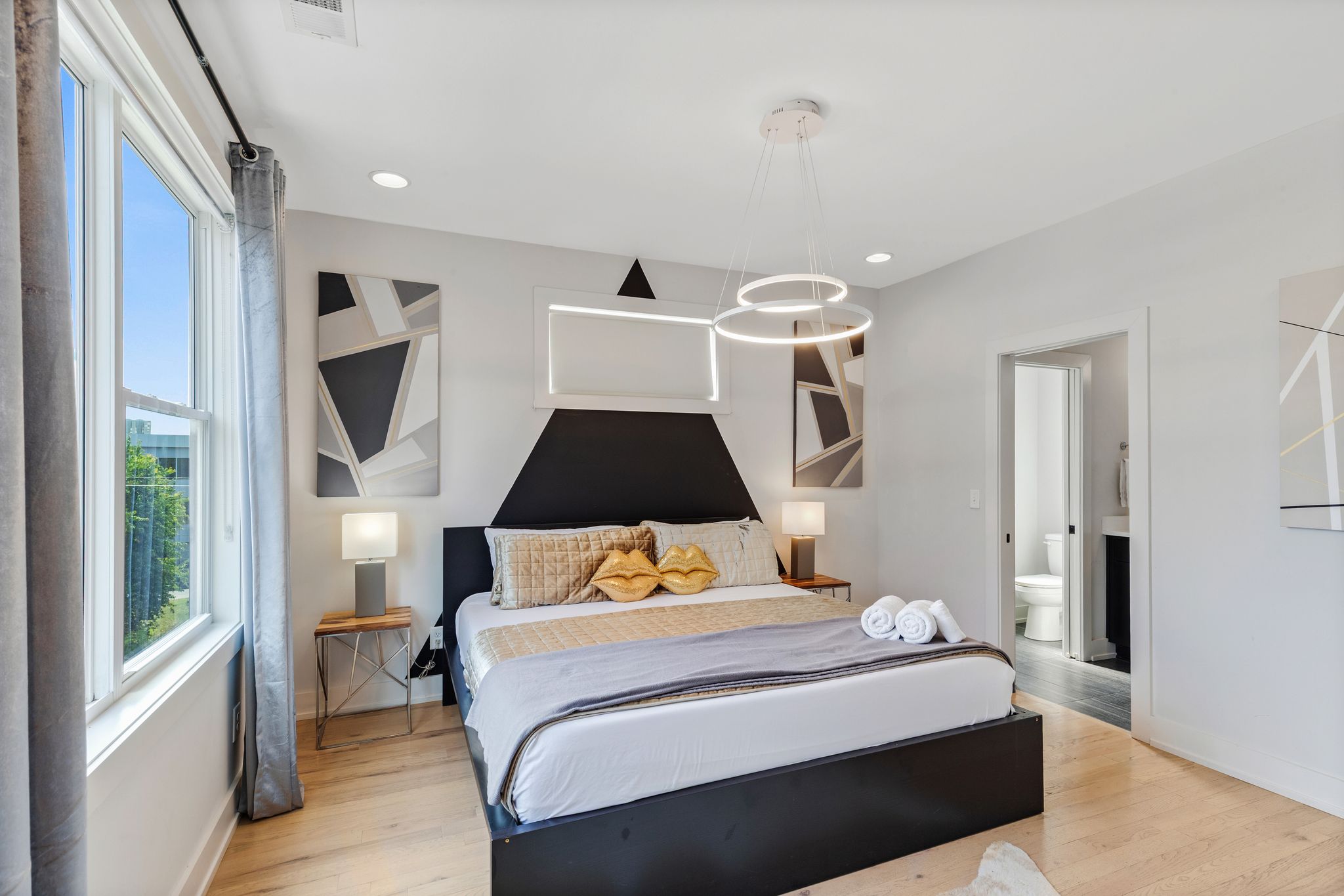 12 Bed Luxury Home! Spacious w Huge Rooftop! (524 28th Ave)