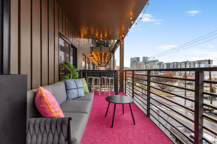 Broadway Bliss - Balcony, Walk to Broadway and DT! (Hyve 213)