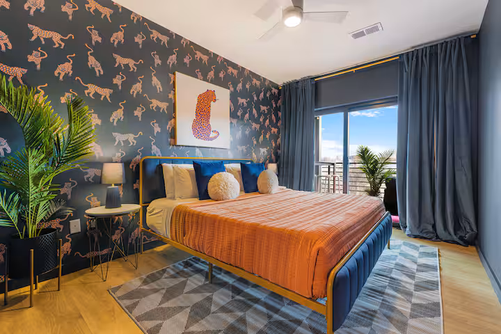 Broadway Bliss - Balcony, Walk to Broadway and DT! (Hyve 213)