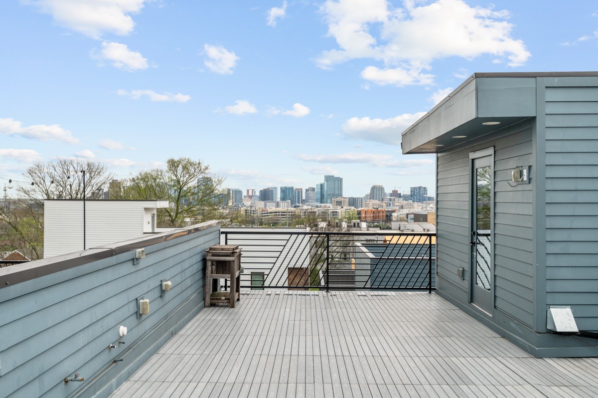 Cozy, Clean and Spacious, Huge Rooftop, Mins to DT! (530 28th Ave)
