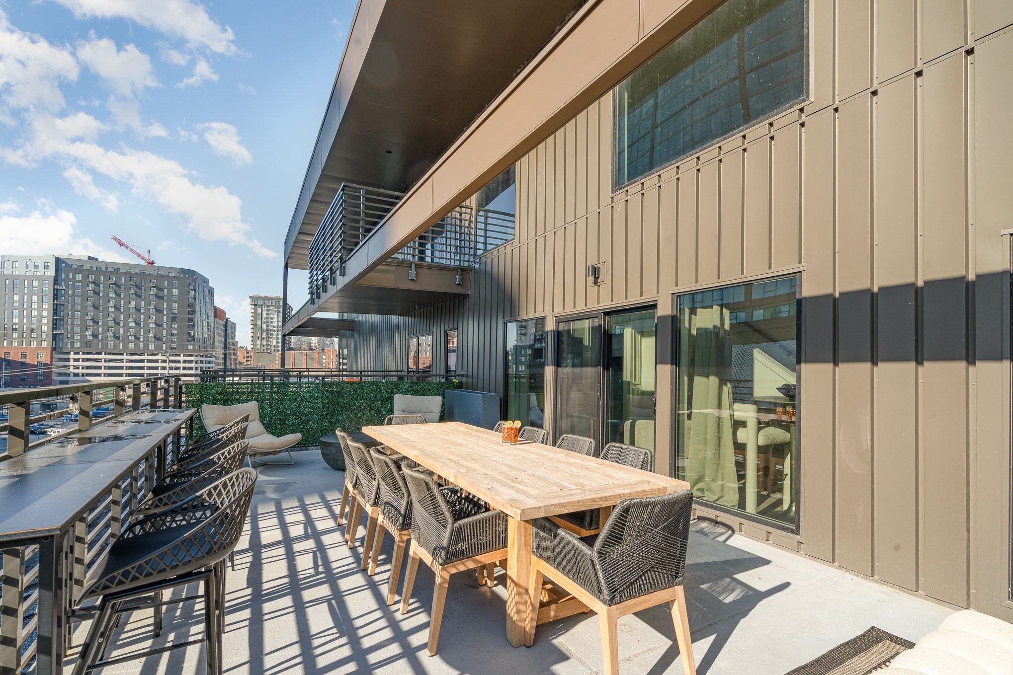 Grand DT Mega Oasis! Sleeps 16+, Walk 2 Broadway! (Mega Hyve)
