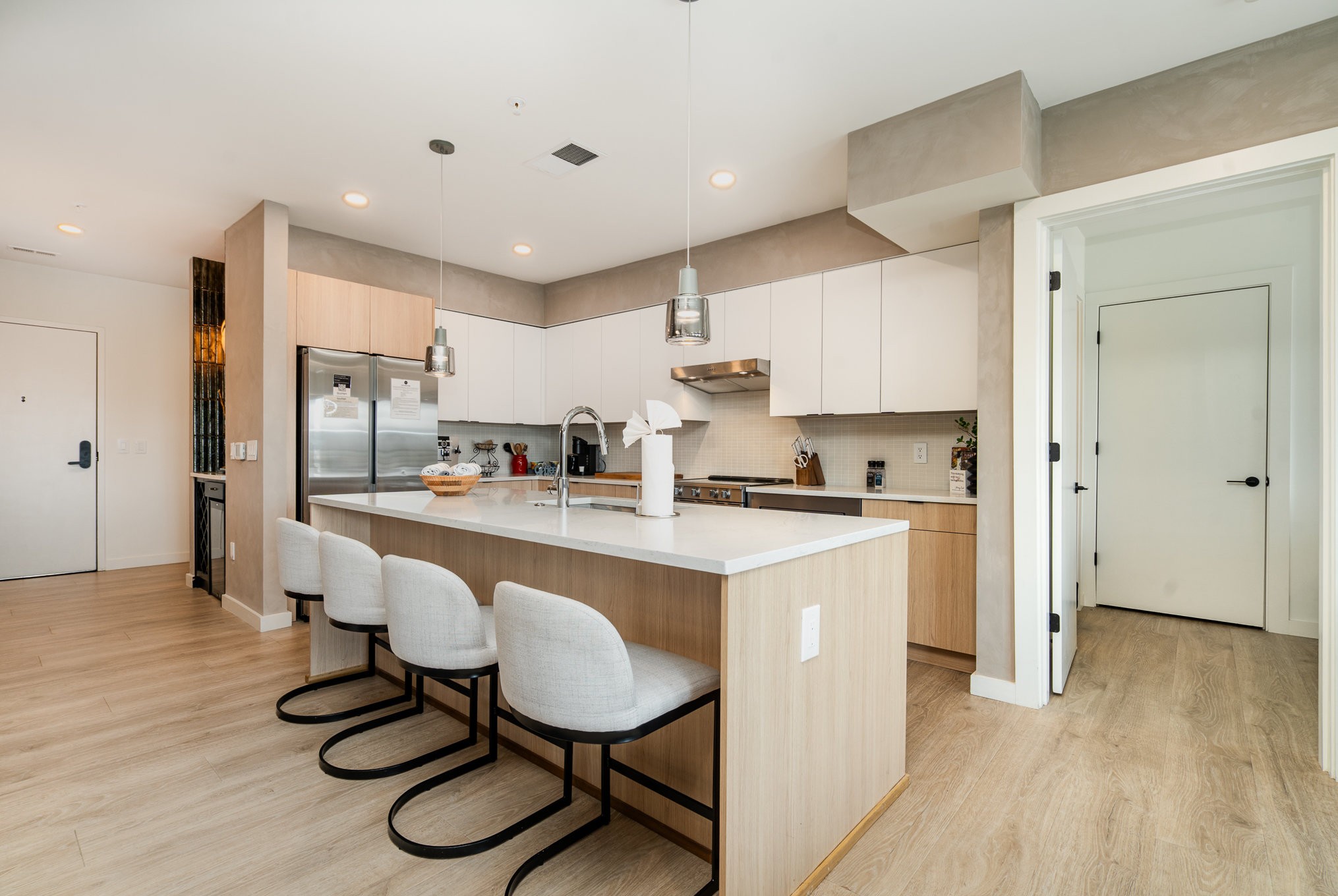 Grand DT Mega Oasis! Sleeps 16+, Walk 2 Broadway! (Mega Hyve)