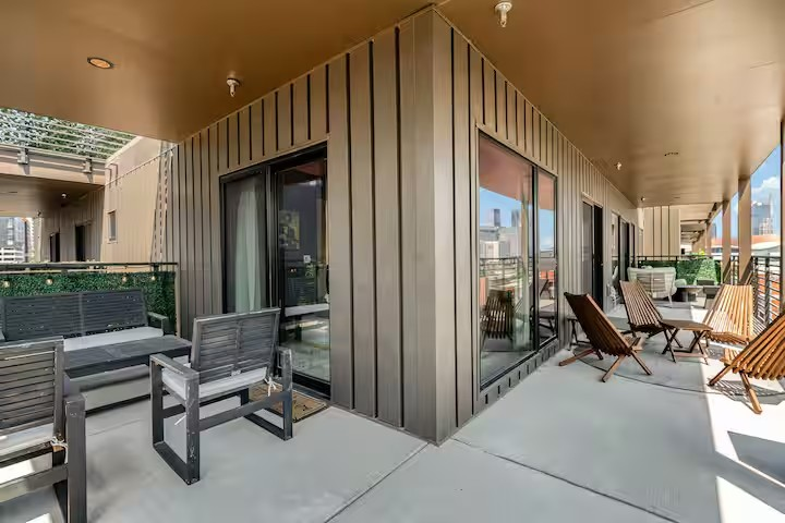 Grand DT Mega Oasis! Sleeps 16+, Walk 2 Broadway! (Mega Hyve)