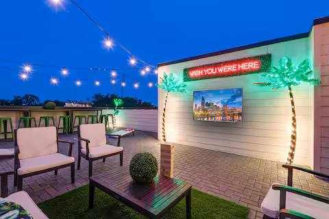 Luxurious 10 Bed Retreat - Huge Rooftop and Game Room (707 27th Ave)