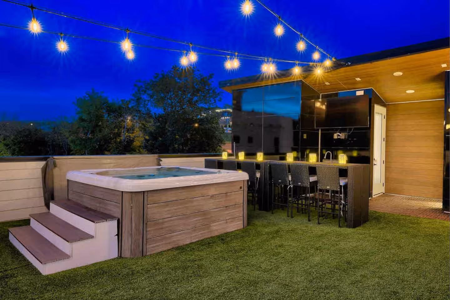 Luxury Mansion w 16 Beds and Rooftop Hot Tub! (1121 BCP)