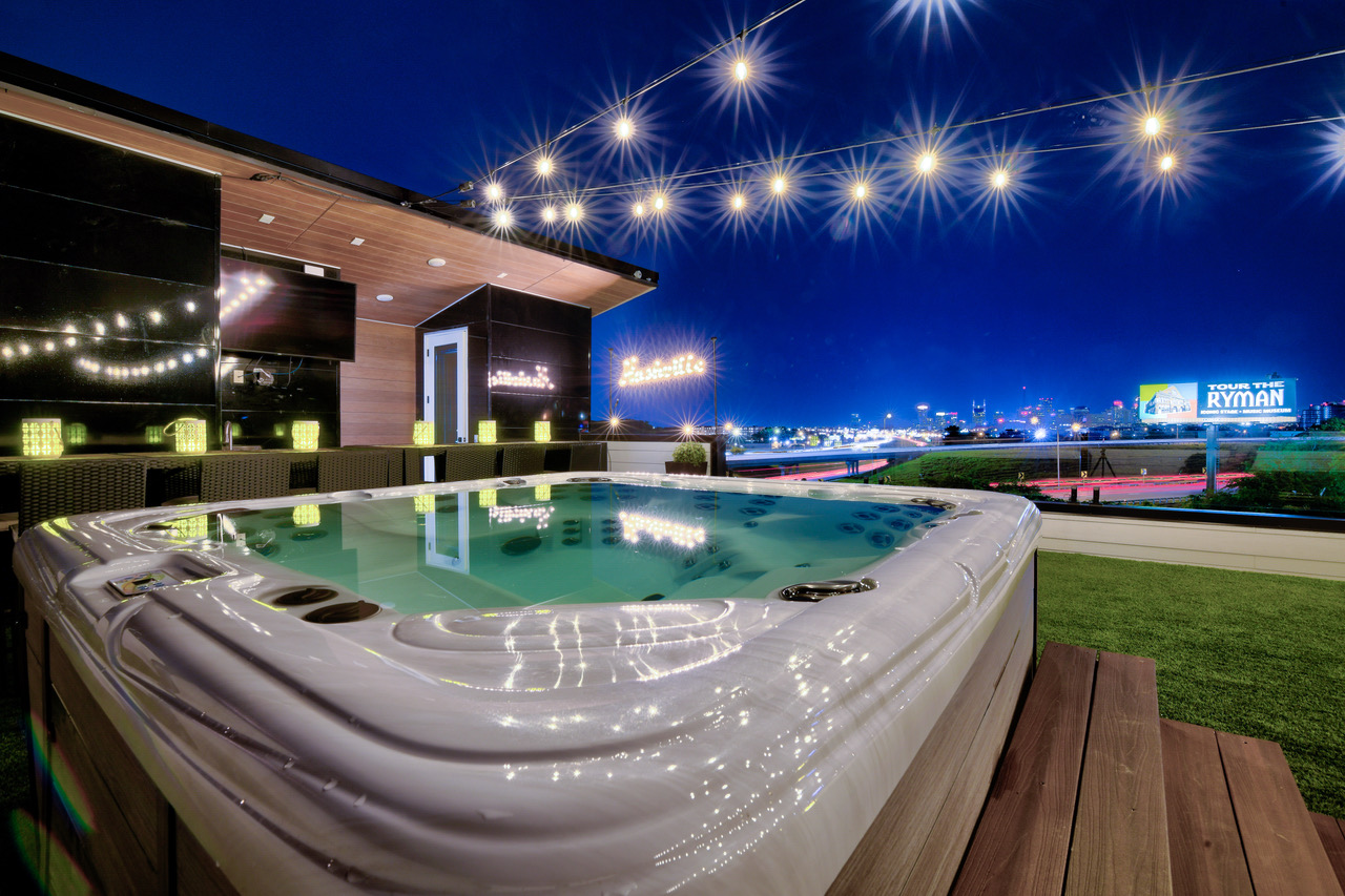 Luxury Mansion w 16 Beds and Rooftop Hot Tub! (1121 BCP)