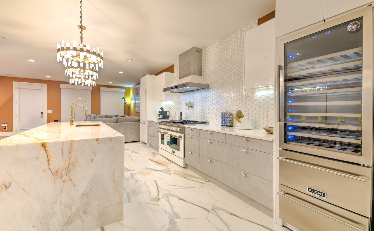 Luxury Mansion w 16 Beds and Rooftop Hot Tub! (1121 BCP)