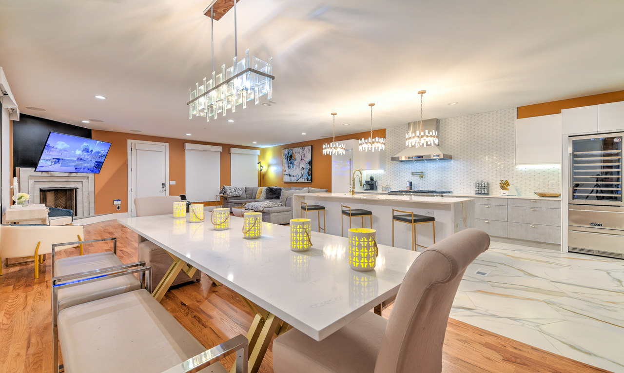 Luxury Mansion w 16 Beds and Rooftop Hot Tub! (1121 BCP)