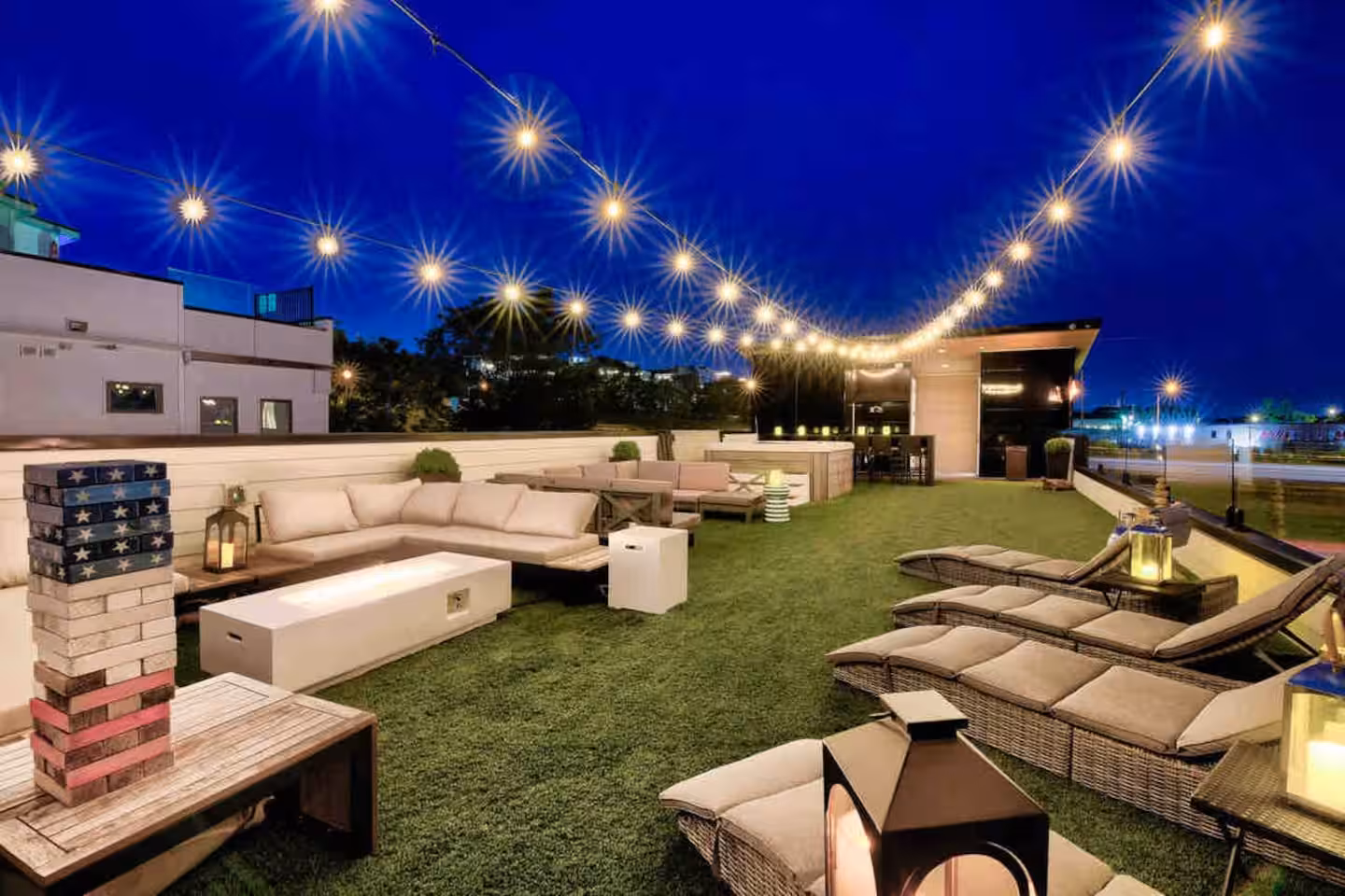 Luxury Mansion w 16 Beds and Rooftop Hot Tub! (1121 BCP)