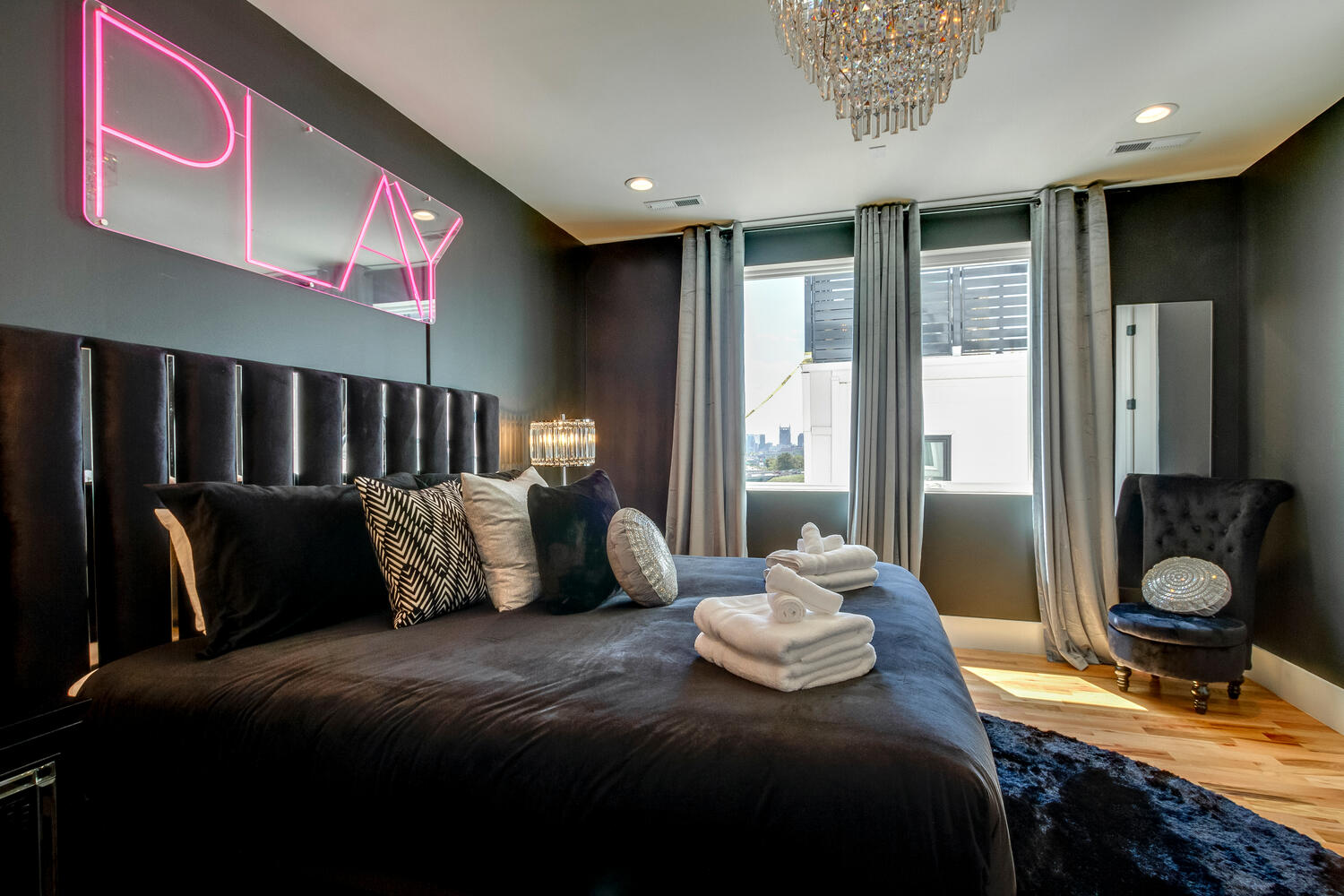 Mega Bach Getaway - 19 Beds, 2 Hot Tubs, 2 Rooftops (1203 Mega)