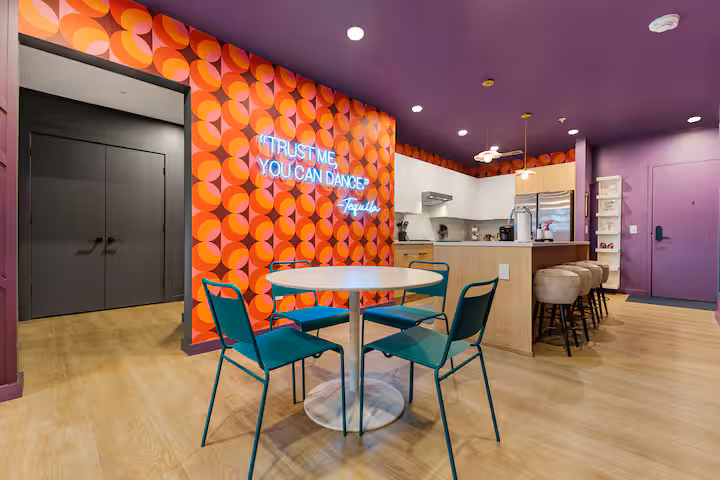 Mega Downtown Oasis - Walk to Broadway, Sleeps 20! (Hyve 510 and 213 Mega)