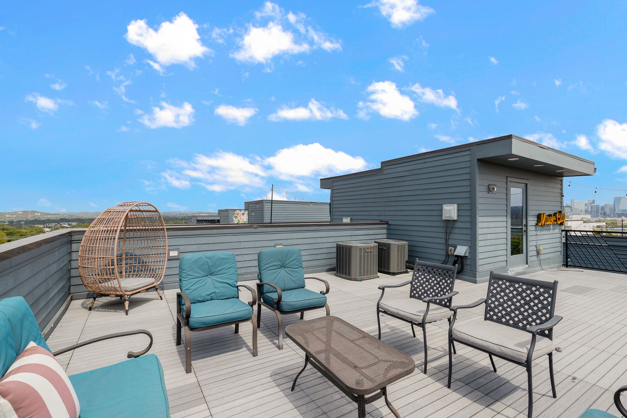 Mega Getaway! 24 Beds, 2 Rooftops Close to DT! (524/526 Mega)