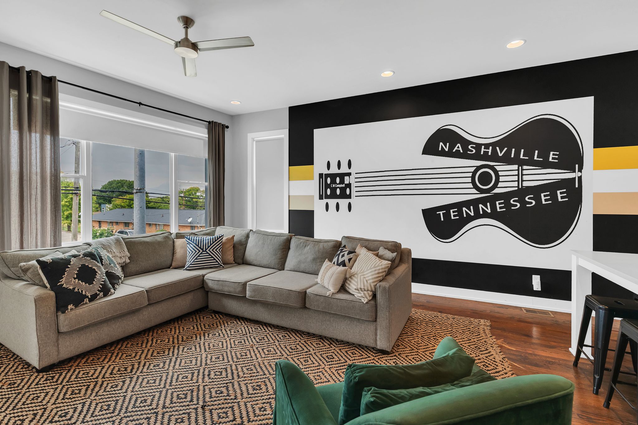 Mega Getaway! 24 Beds, 2 Rooftops Close to DT! (524/526 Mega)