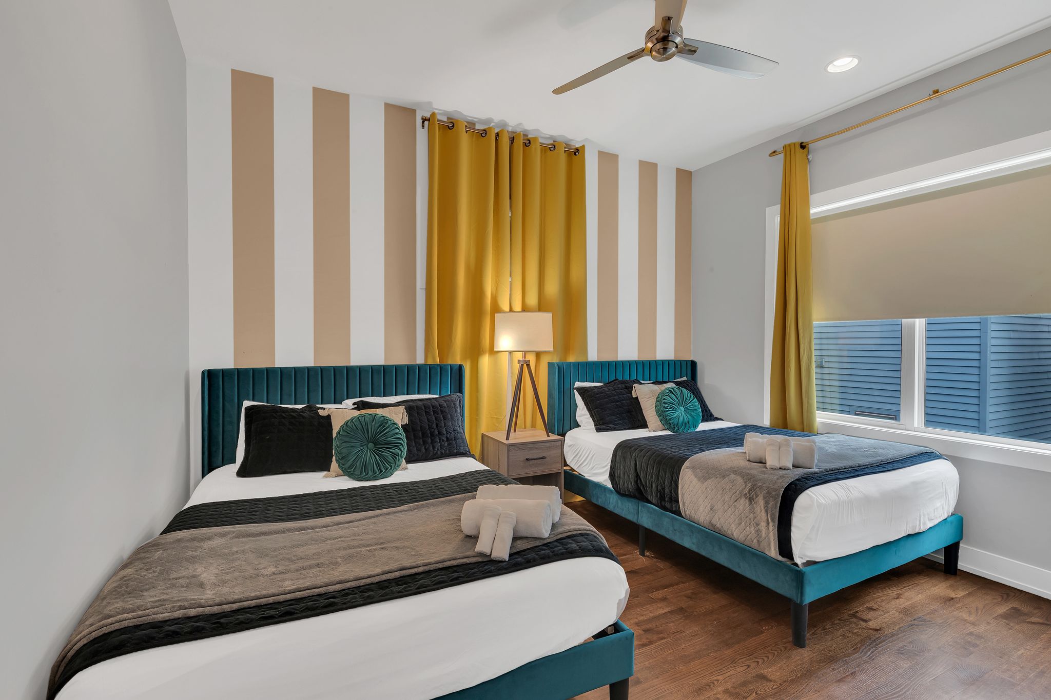 Mega Getaway! 24 Beds, 2 Rooftops Close to DT! (524/526 Mega)