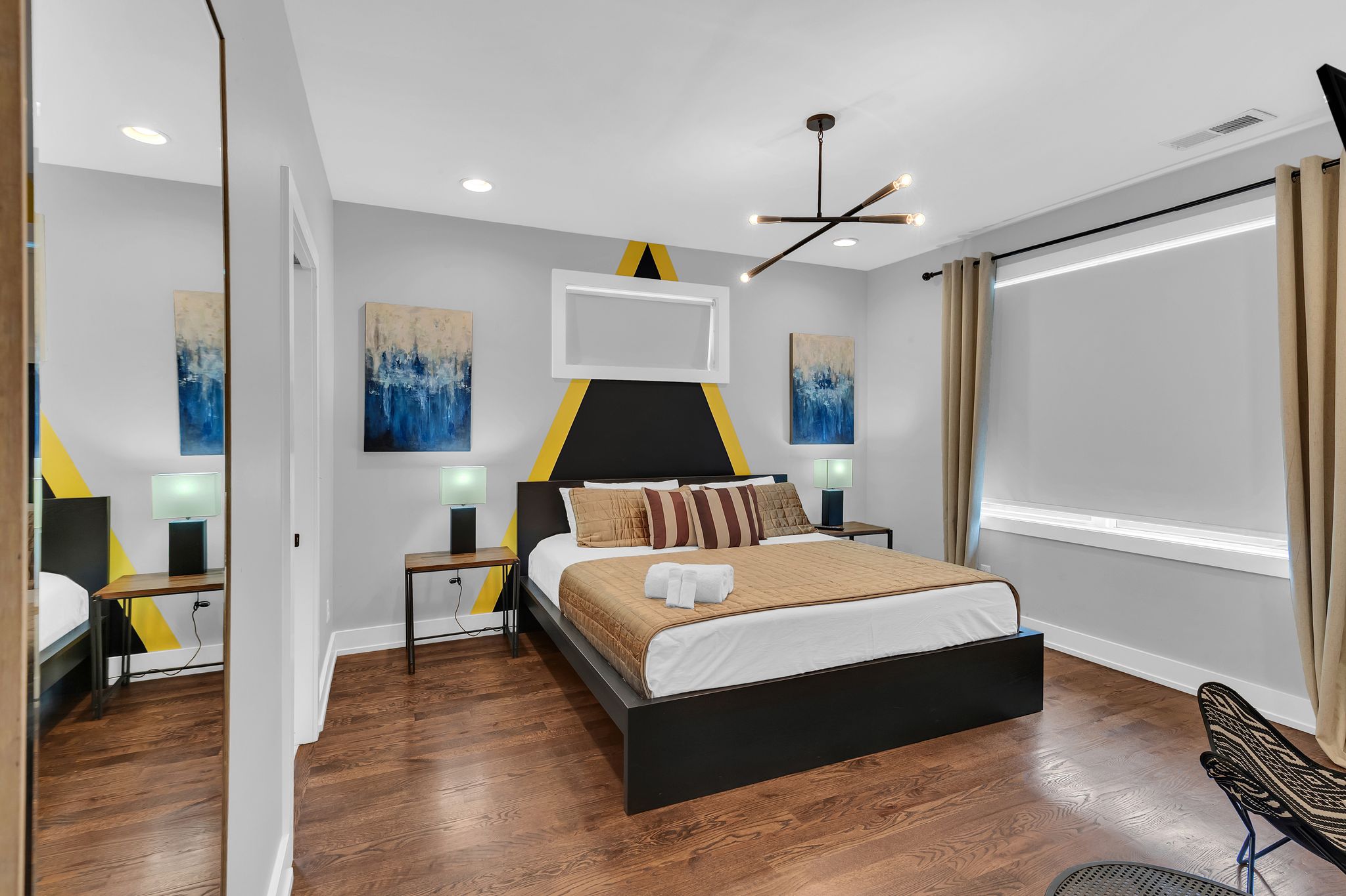 Mega Getaway! 24 Beds, 2 Rooftops Close to DT! (524/526 Mega)