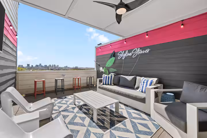 Nashville Mega House! Pool, Hot Tub, Sleeps 24! (16 Mega)