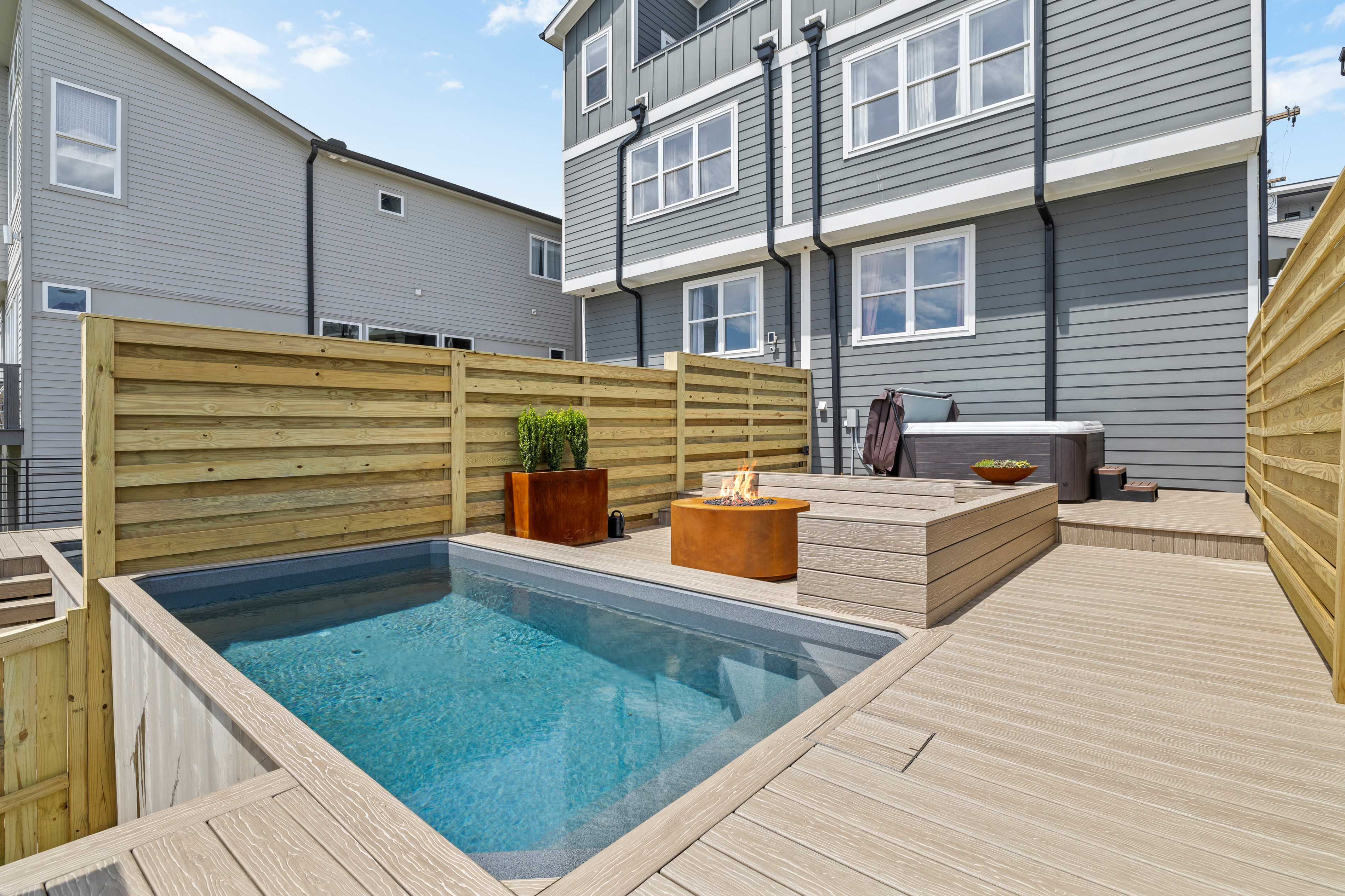 Pool and Hot Tub Oasis, Rooftop, Incredible Views! (18A)