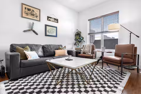 Stylish Retreat w Rooftop Just Mins to Broadway (2001 Convent)