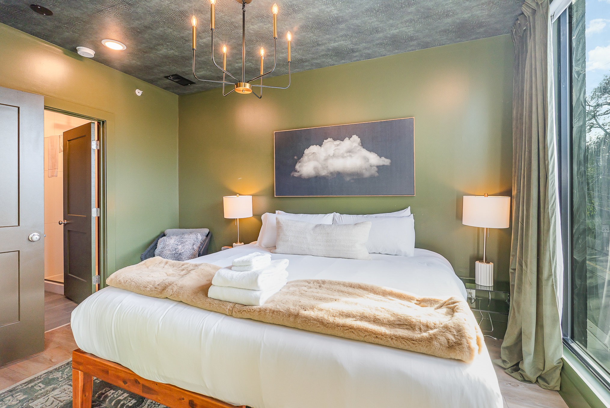 Ultimate Luxury Experience on Music Row! 5 Bedrooms (1010 18th Ave)