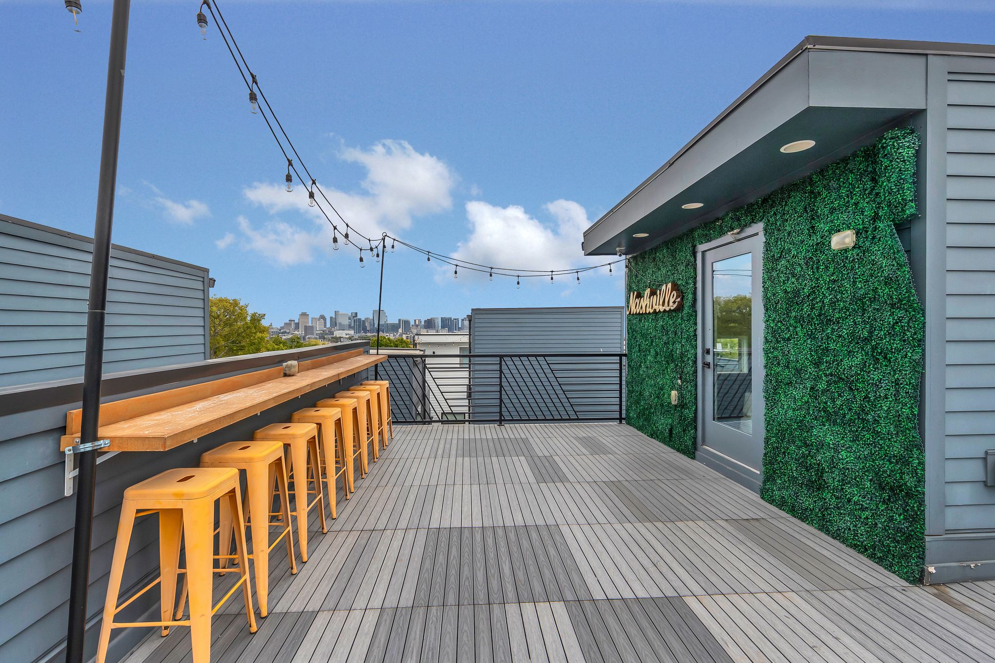 Vibrant 12 Bed Oasis! Luxury Meets Spacious! (526 28th Ave)
