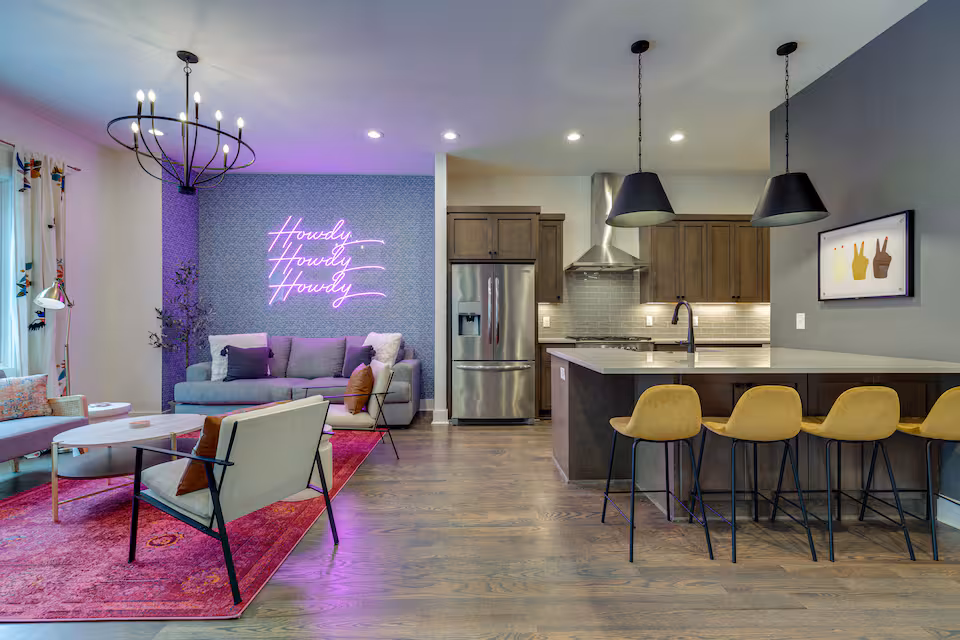 Vibrant Luxury Home, 4 Bed 4 Bath Close 2 Broadway (3206 West End)