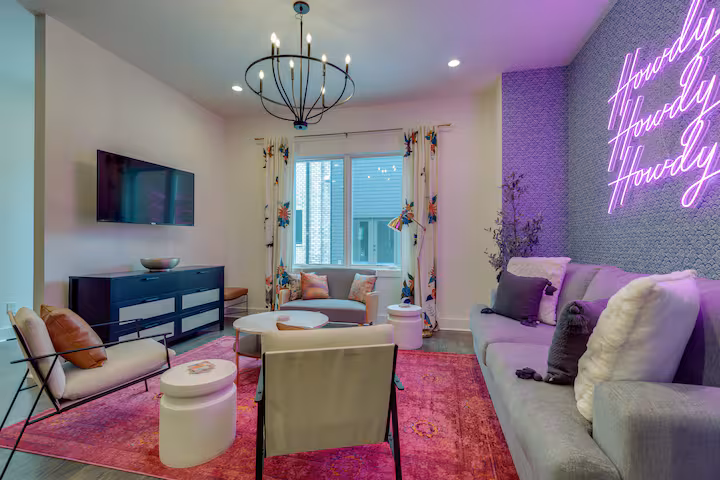 Vibrant Luxury Home, 4 Bed 4 Bath Close 2 Broadway (3206 West End)